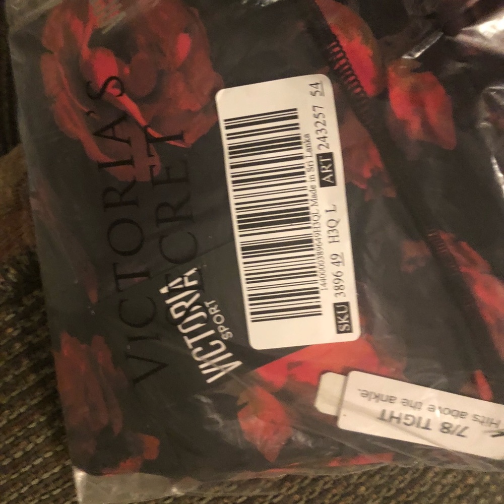 Victoria Sport rose print leggings
